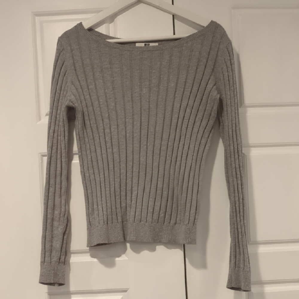 Uniqlo Heather Gray Ribbed Sweater